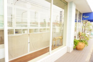 大きな窓から一日中お外を眺めれるので退屈しません♪