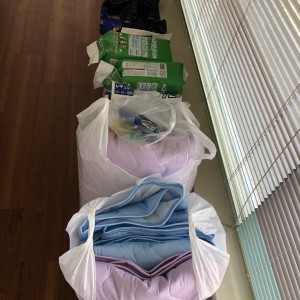 支援物資のクールマット。