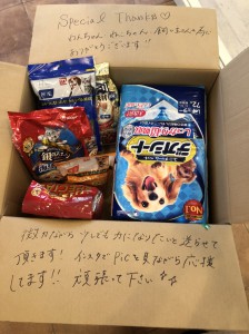たくさんの温かいメッセージと支援物資。